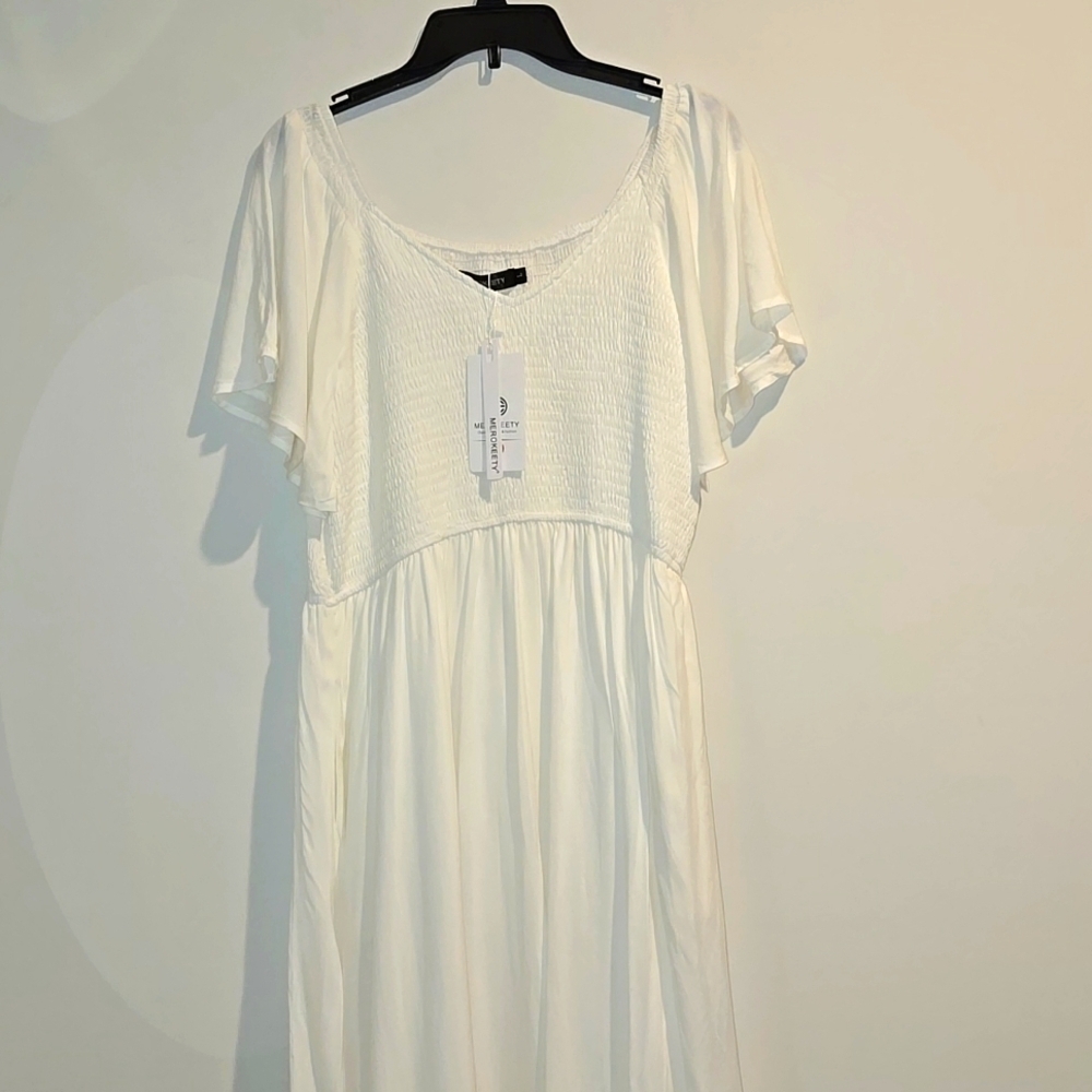 Merokeety white dress. Size large. NWT.
